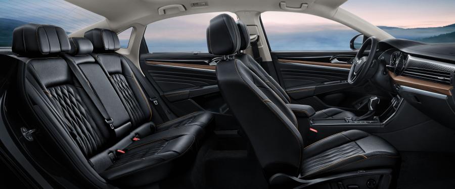 Интерьер Volkswagen Passat 380 TSI 2018 года  (CN) (фото 12 из 36)